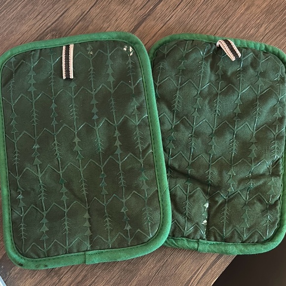 Must bundle Christmas Pot holders - Picture 2 of 3